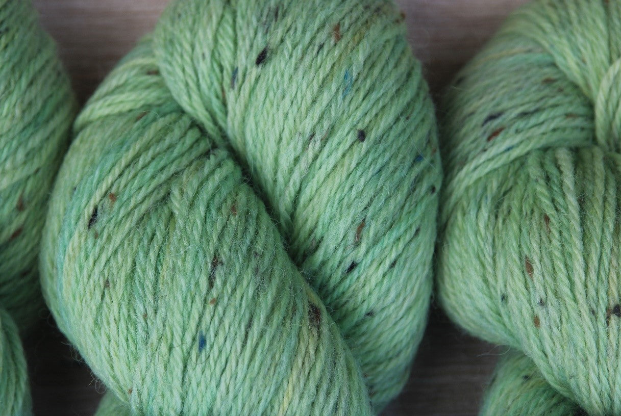 19428 Green nep double knit yarn
