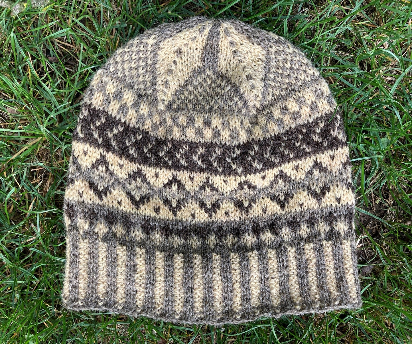 Marquetry scarf, hat and wrist warmers kit four ply