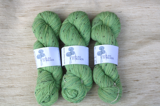 Green nep double knit yarn