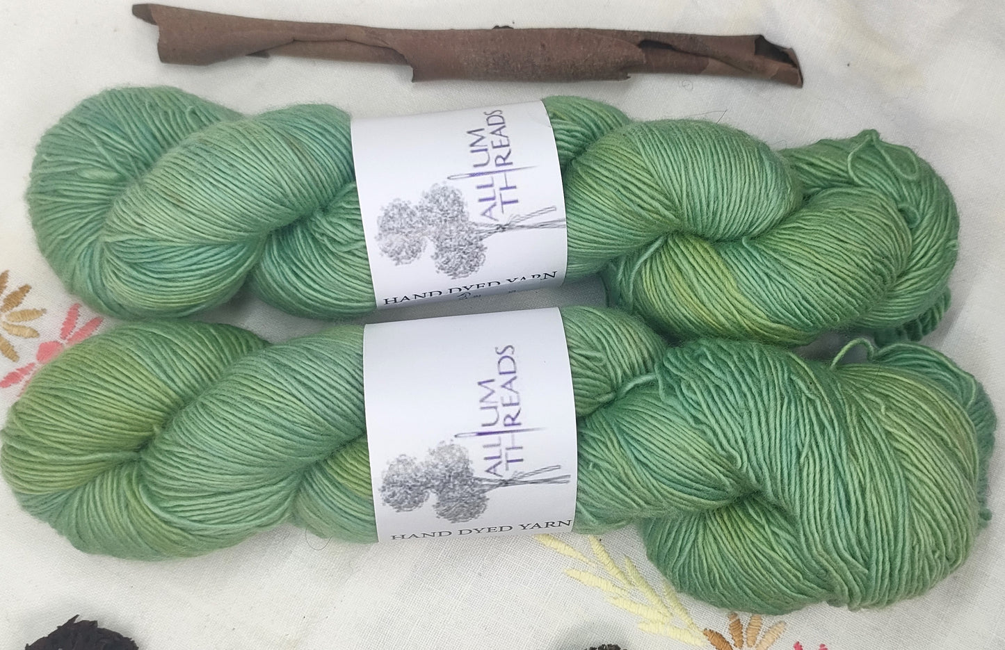 19345 Green marbled four ply merino singles high twist yarn